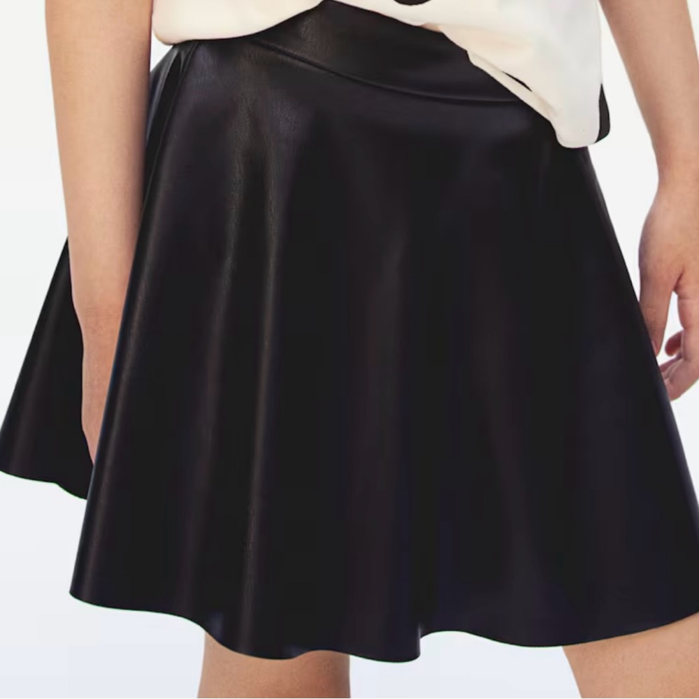 H&M Girls Faux Leather Black Skirt Size 5